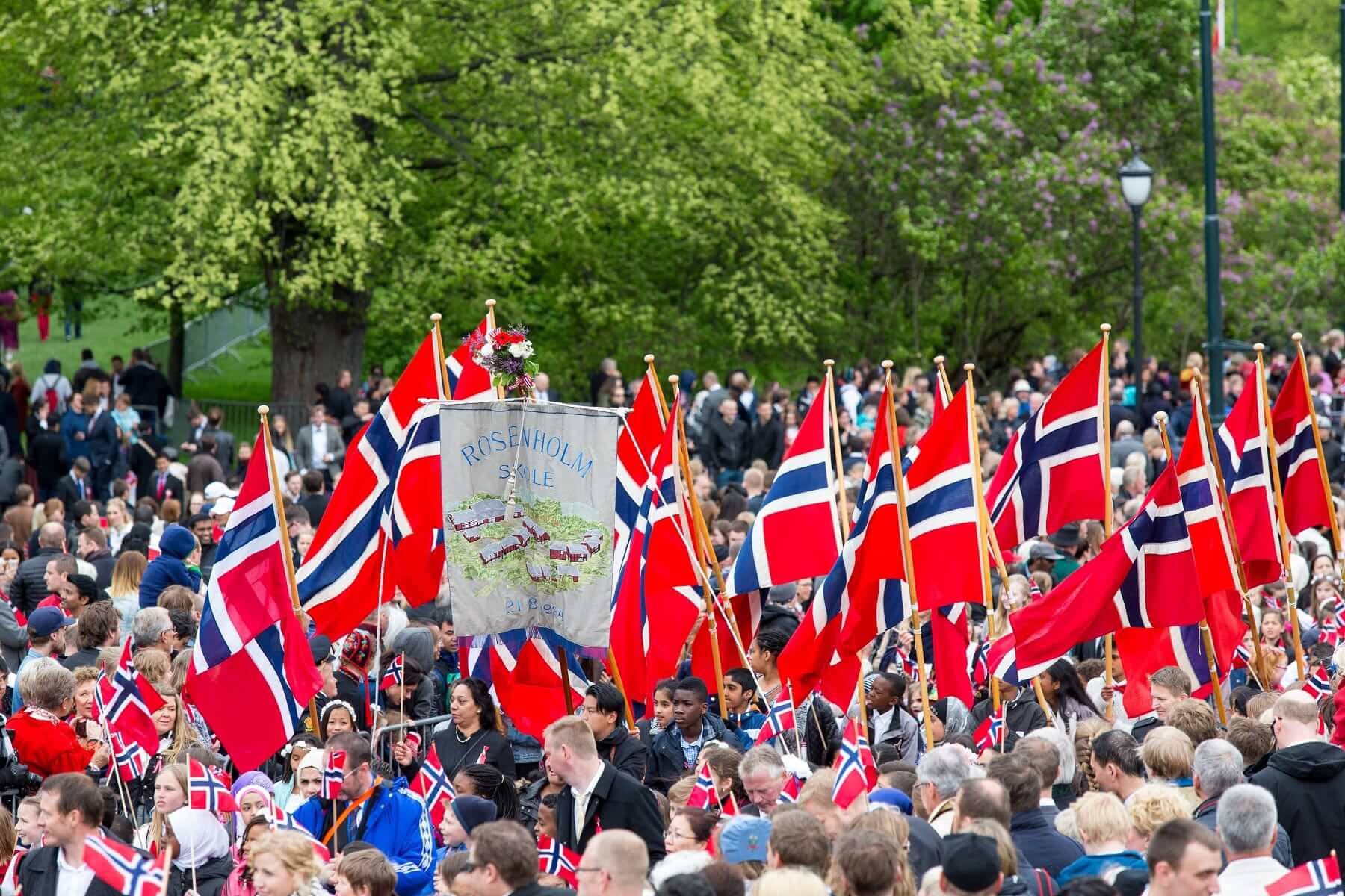 Séjour en Norvège fête nationale - Paul D Smith  Shutterstock.com